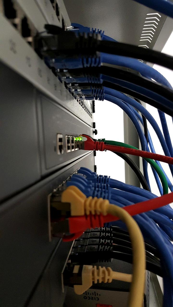 Matter protocol compatibility interface showing universal device connections